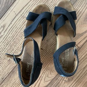 Summer heels with canvas straps